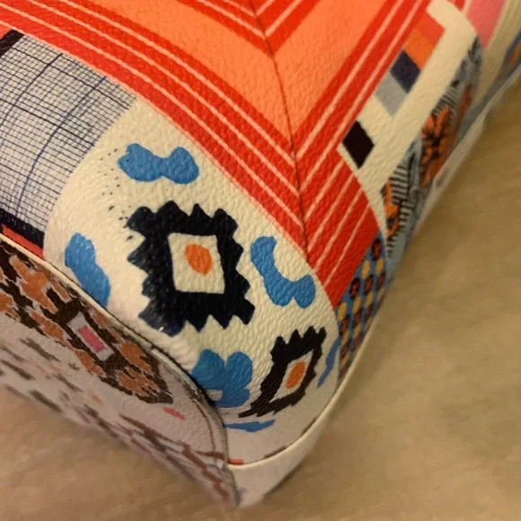 Tory Burch Limited Edition Kerrington Tote
Bag - Picture 9 of 16